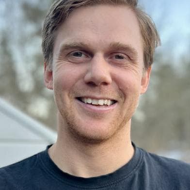 Portrett av Sebastian Borge Johansen, Trafikklærer hos Elevens Trafikkskole