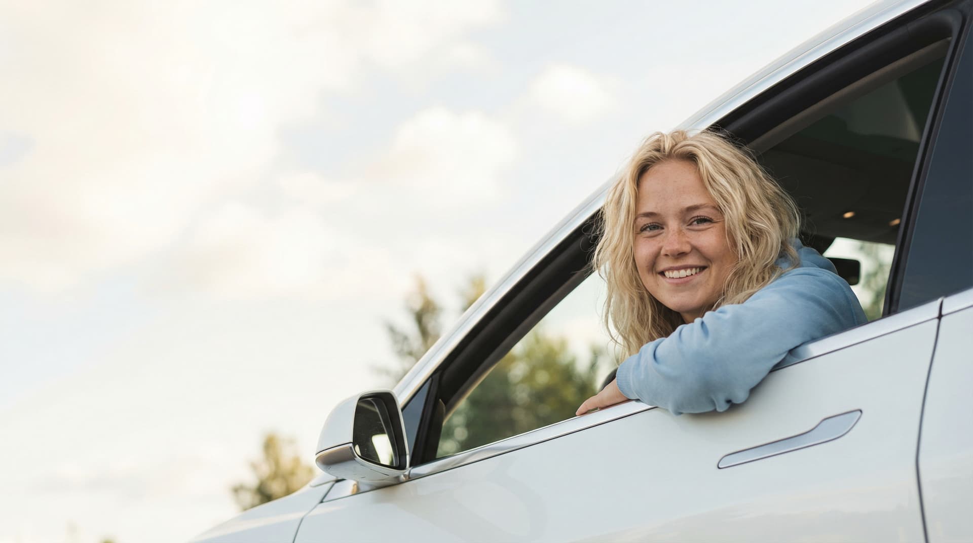 Elev og instruktør i kjøreopplæring hos Elevens Trafikkskole